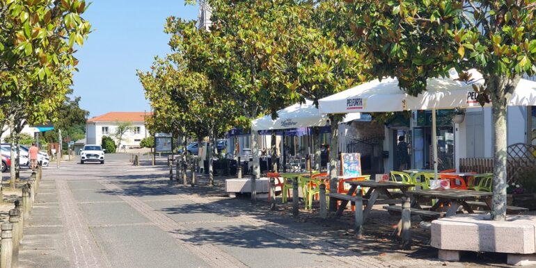 84,1 commerces et restos