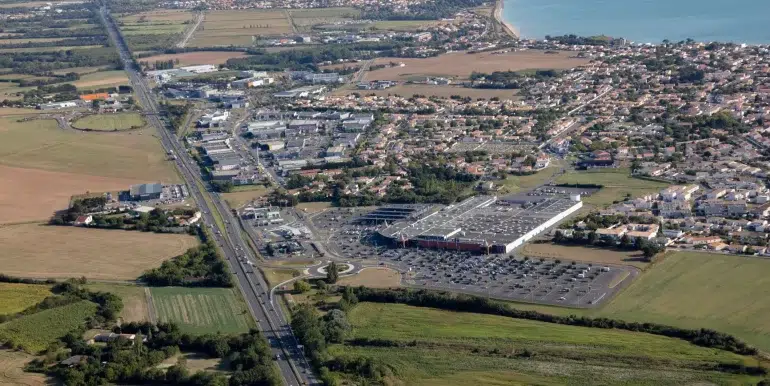 000 Angoulins sur Merv et ses 4100 habitants