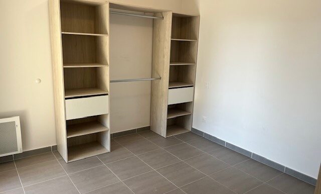 01 LOGGIA VERDE CHAMBRE SPACIEUSE