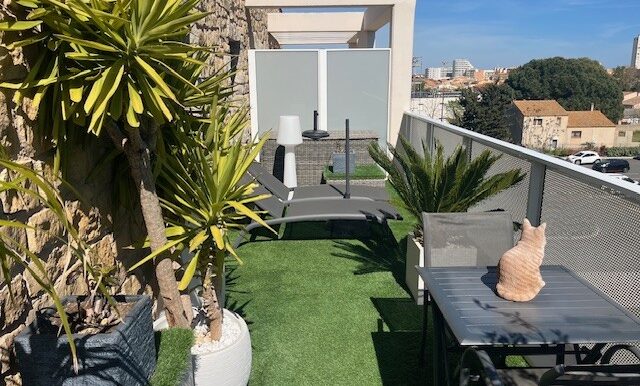 terrasse chambre joliment décorée
