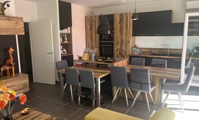 008 vaste séjour cuisine de 30m²